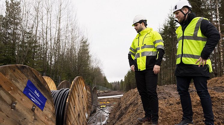﻿Utesäljare Albin Zachariassen, Elektroskandia tillsammans med Simon Torstensson, produktchef Elnät Prysmian.