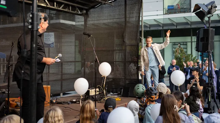 Andreas Almgren firades på Turebergs torg 