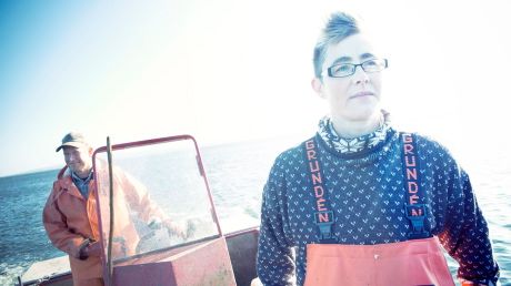 Nu kan man fiska strömming vid Östersjökusten igen