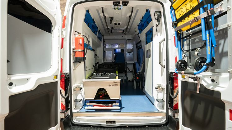 Ford E-Transit ambulance Ford Pro (2).jpg
