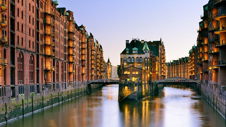Hamburg_Speicherstadt_am_Abend.jpg