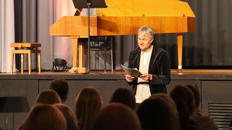 „Ende gut – Anfang gut“ | Studierende und Lehrende der Uni Vechta verabschieden Prof. Theo Hartogh mit einem leidenschaftlichen Konzert