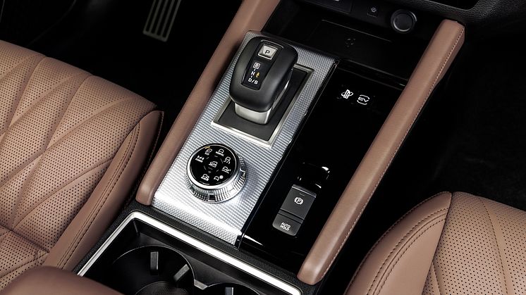 New Outlander PHEV_020L.jpg