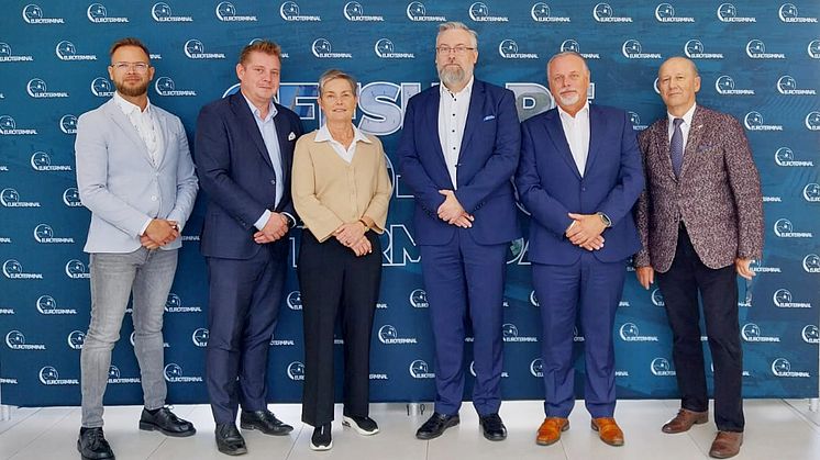 Från vänster: Jakub Konieczny, Commercial Manager Euro Terminal, Thomas Doepel, Finnlines vice verkställande direktör, Päivi Laine, Finlands ambassadör Polen, Rafał Kwapisz, Managing Director Finnlines Polen, Anders Hamming, Finnlines Marine Manager.
