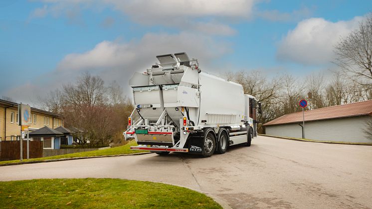 Mercedes-Benz eEconic 300 med 4-facks sopaggregat 
