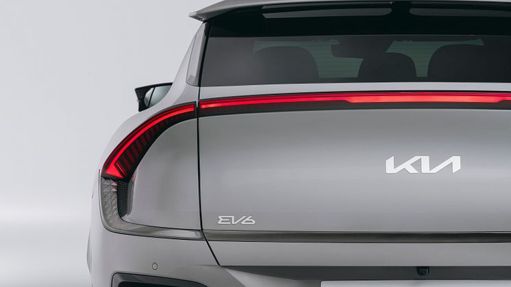 kia-new-ev6-my25-wolf-grey-studio-static-highres-14.jpg