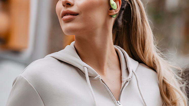 Huawei_FreeArc_allHuawei_FreeArc_4x5_LifeStyle (1).png