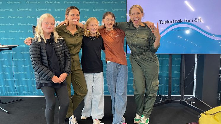 Sofie Østergaard og Nina Bendixen med årets vindere af hovedprisen