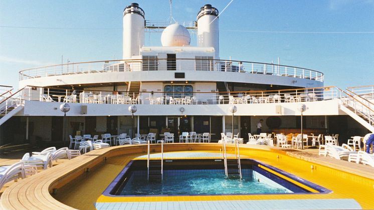 The aft pool deck of Rotterdam VI.jpg