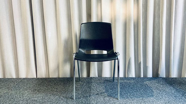 Den fängslade kambodjanska fackföreningsledaren Sithar Chhim tilldelas årets Per Anger-pris i dag. Med en tom stol på scenen. 