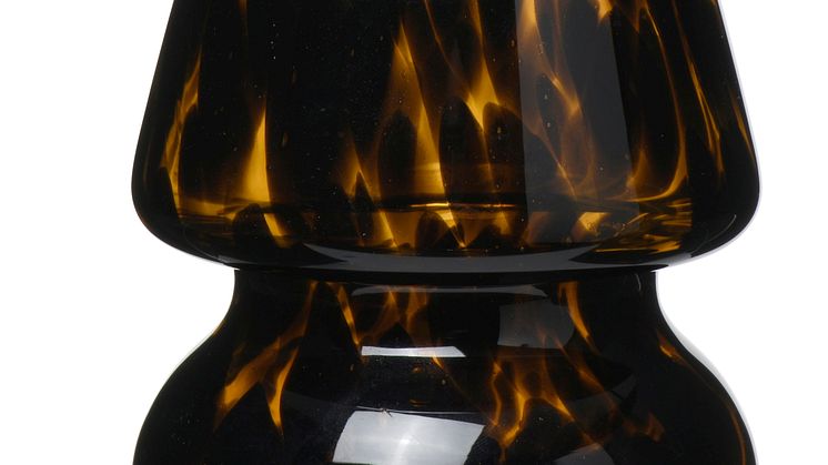 NYHET! Tea light holder Enya 9x12 cm Amber Glass 7,99 EUR.jpg