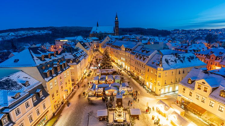 Der Schneeberger Weihnachtsmarkt heißt Gäste ab 29. November willkommen (Foto: TVE/Dirk Rückschloß)
