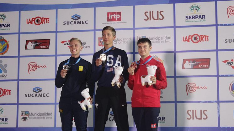 Victor Lindgren tog JVM-silver i 50m gevär 3x20 vid Junior-VM i Lima. 