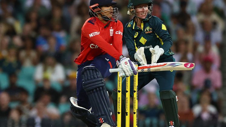 Women’s Ashes 2025: Australia retain as England beaten in T20 opener