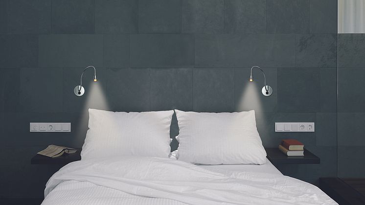 Fox Design presenterar Bruck LEDRA Spot Flex, en flexibel sänglampa med LED som man kan rikta hur man vill. Bild 2.