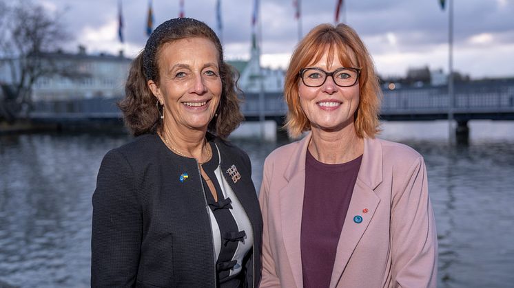 Heléne Björklund (t.h.) har valts till president för Nordiska rådet för 2025 och Maria Stockhaus har valts till vice president. Foto: Eythor Arnason/norden.org