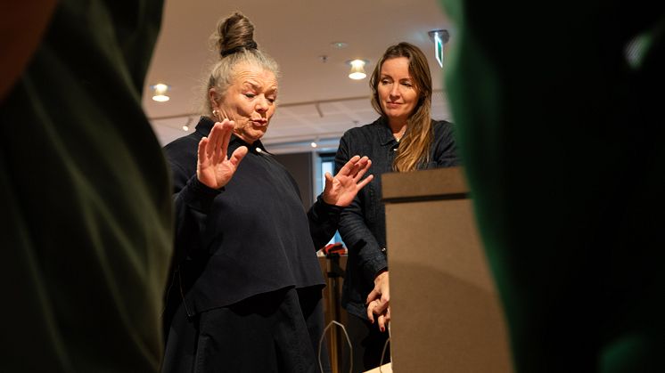 Hanne Tyrmi presenterer forslaget for jury 22julisenteret 20 jan foto Niklas Hart.jpg
