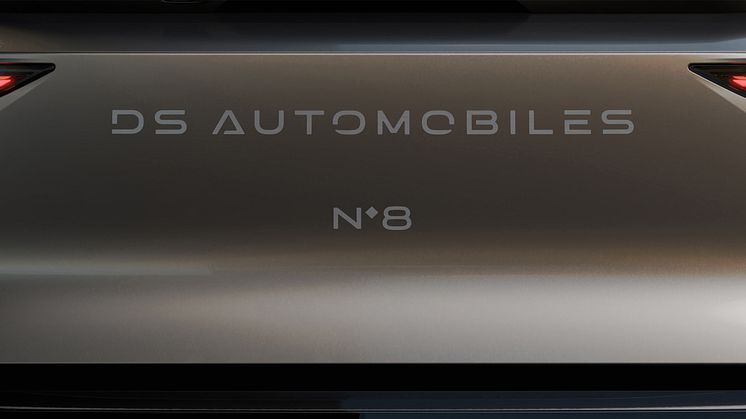 2024_12_new_ds_rear_light_signature_crop_reveal-674d76ae1f80e.jpg