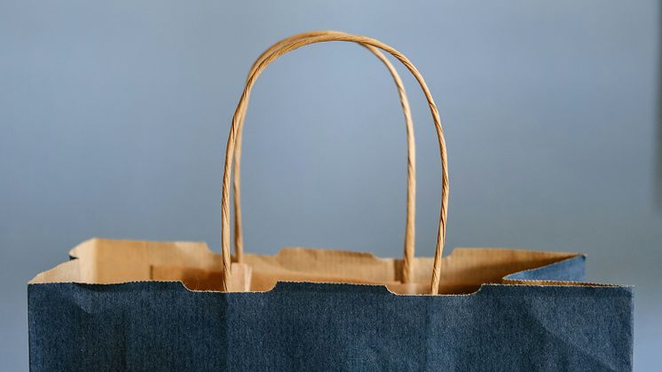 I en ny studie ska forskare från Jönköping University och Umeå universitet nu undersöka hur handeln utformar strategier som inte bara fokuserar på finansiell vinstmarginal, utan även hjälper oss att göra mer hållbara val. 