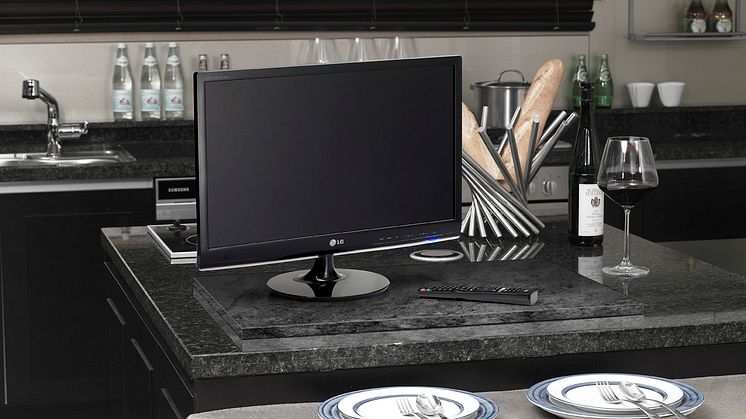 LG M80D