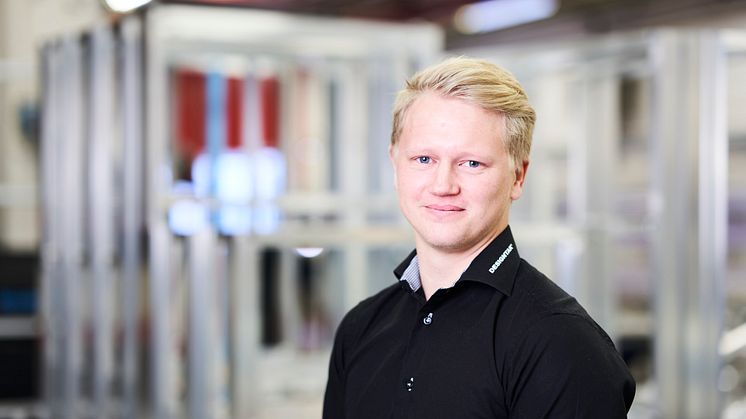Daniel Hallgren är Plannjas produktchef för entrétak, beslag och genomföringar. 