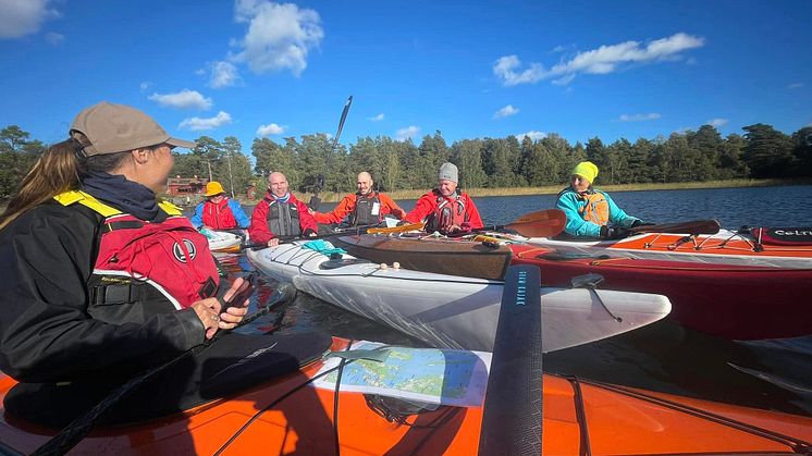 Deltagare i en av kanotförbundets instruktörsutbildningar i miljöengagerad paddling