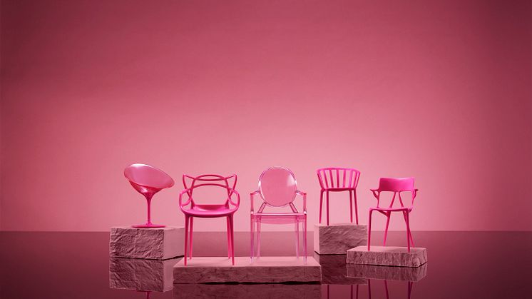 Die brandneue Kollektion beinhaltet fünf der weltweit bekannten Stühle von Kartell in Barbie-Puppengröße.