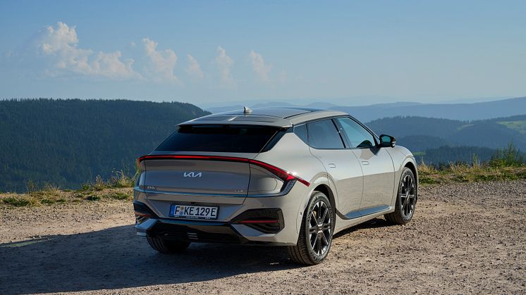 kia-all-new-ev6-gtline-my25-wolf-grey-outdoor-static-print-3600x2400-003.jpg