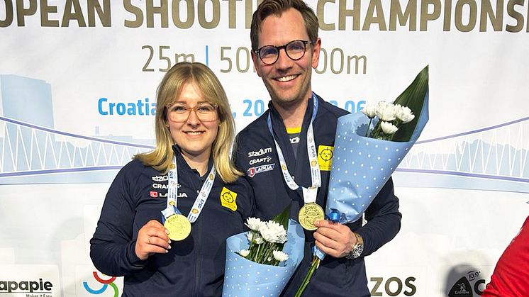 Elin Åhlin och Karl Olsson säkrade Sveriges första guldmedalj i Europamästerskapen i pistol- och gevärsskytte (EM för distanserna 25m, 50m och 300m)
