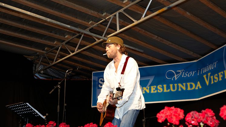 Program- och biljettsläpp för Fänneslunda Visfestival 6-7 juli 2012 