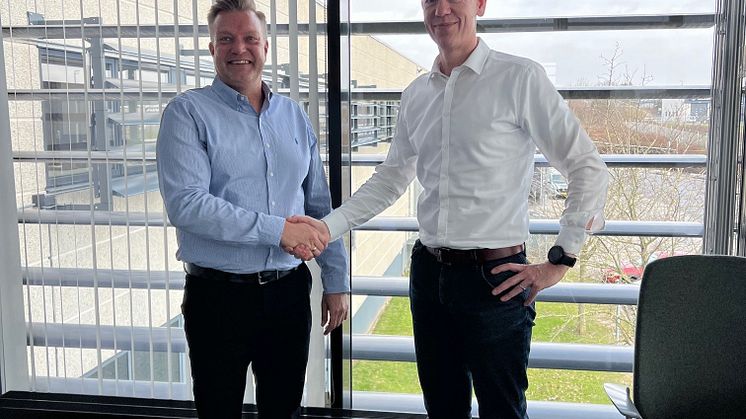 Foto: Nicolaj Boysen til højre og Henrik Skøtt i blå skjorte til venstre. Foto: Smart Retur Danmark.