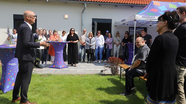 Hephata-Vorstand Dr. Michael Gerhard bei der Eröffnung des neuen Berufsbildungsbereichs der Werkstätten im Treysaer Walkmühlenweg.
