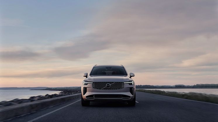 New_Volvo_XC90_Exteriors.jpg