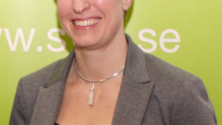 Katarina Wetter Edman tar emot Torsten Dahlinstipendiet