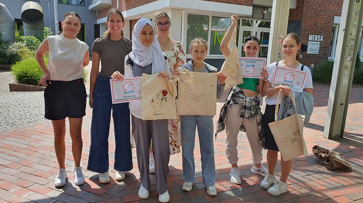 Insektenhotels, kreative Stickerei, Pausenspiele und viel Bewegung: Erneut haben Studierende der Universität Vechta Schüler*i