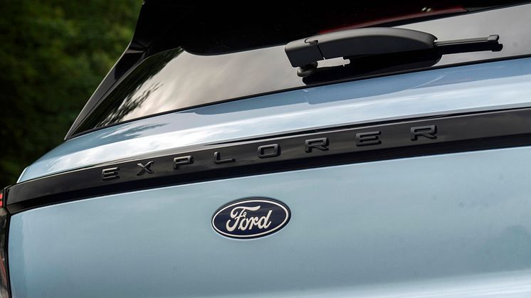 FORD EXPLORER ARCTIC BLUE 2024 (1).jpg