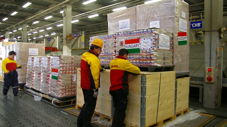 DHL hjælper den japanske regering – og leverer nødhjælpsforsyninger i Japan. 
