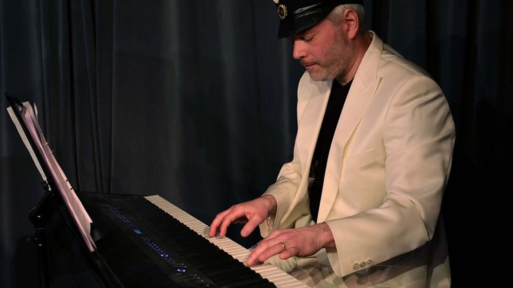 09_KarlGerhardochMakten_MarcusÖsterlund_FOTOSaraPärlefalk.jpg