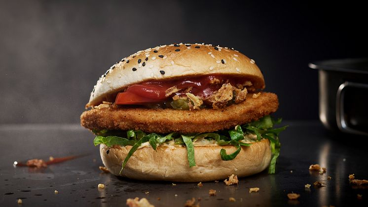 Den unika runda formen på Lecora Schnitzel Supersnitsare gör den perfekt att servera som burgare.