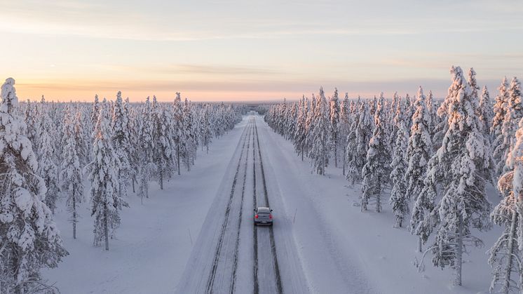A+road+in+winter+with+a+car+with+Nokian+Tyres+winter+tires.jpg