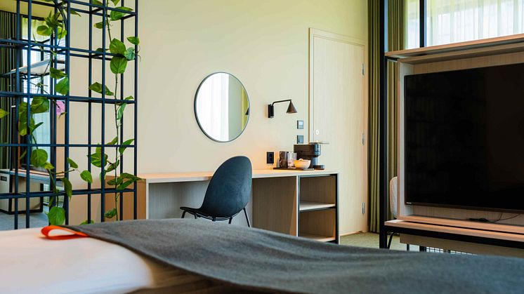 Junior suite på Citybox Kristiansand med kaffemaskin og TV