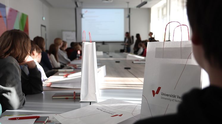 Zukunftstag 2025 an der Universität Vechta | Schülerinnen und Schüler erkunden unterschiedliche Berufsfelder an der Hochschule