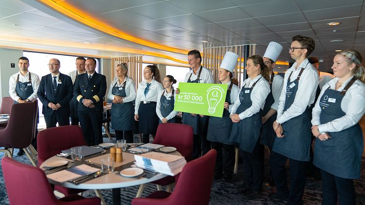 The crew on board Havila Capella received the Food Saver of the Year 2024 Award on behalf of the company. (Photo: Martin Giskegjerde/Oclin)