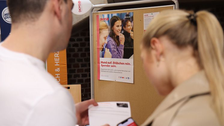 Studierende der Universität Vechta organisieren Aktion zur Knochenmarkspende auf dem Stoppelmarkt