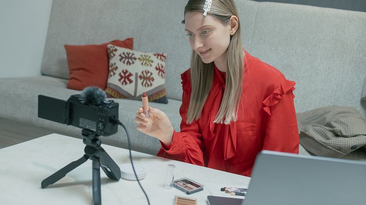 Product_CINC_Lifestyle_Webcam_u18[1].jpg