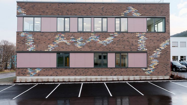 Fanden på bordstabelen av Sverre Gullesen