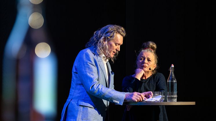 Henning Sunde, Hanne Tyrmi og Rainer Stange presenterer sitt skisseforslag