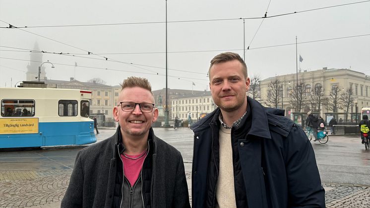 Johan Persson ansluter till Structor Mark Väst. Här tillsammans med Björn Sandsundet, vd. Foto: Structor
