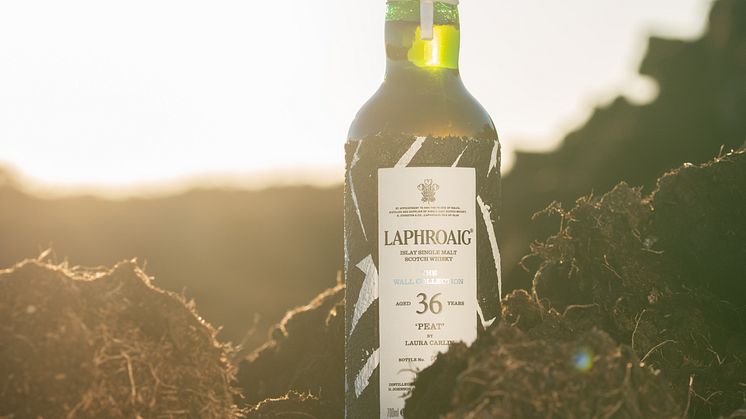 LAPHROAIG INTRODUCERAR THE WALL COLLECTION – EN LIMITERAD SERIE AV SÄLLSYNTA BUTELJERINGAR SOM HYLLAR MÄNNISKORNA, IHÄRDIGHETEN OCH PASSIONEN BAKOM LAPHROAIG