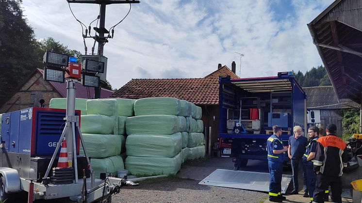 THW und Feuerwehren arbeiteten nach Stromausfällen im August Hand in Hand mit der Bayernwerk Netz GmbH, um rund 2.000 Haushalte in Amorbach, Kirchzell und Weckbach wieder mit Strom zu versorgen. Jetzt wurde dort der Netzausbau abgeschlossen.